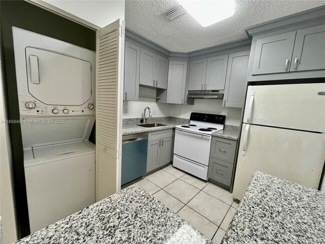 Building Photo - 10992 Royal Palm Blvd Unit 2-6 Rental