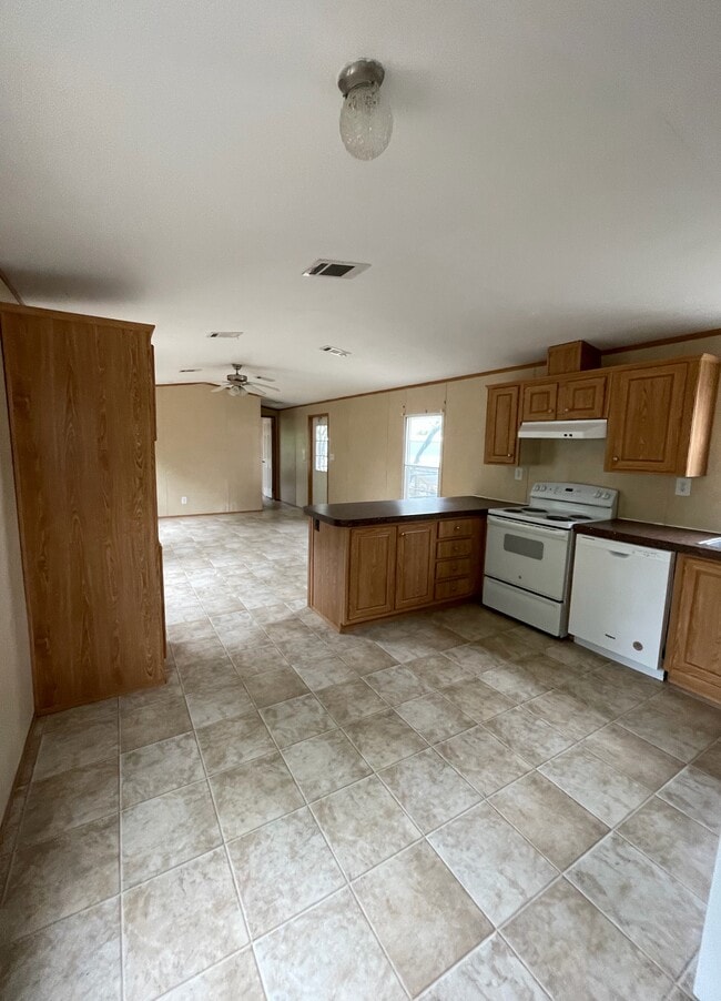 Building Photo - Early bird Estates Unit 21