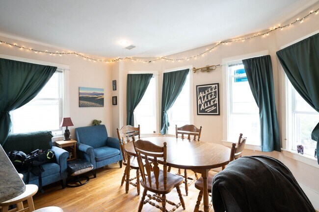 Photo - No Brokers Fee, Luxury, spacious 6 bedroom...