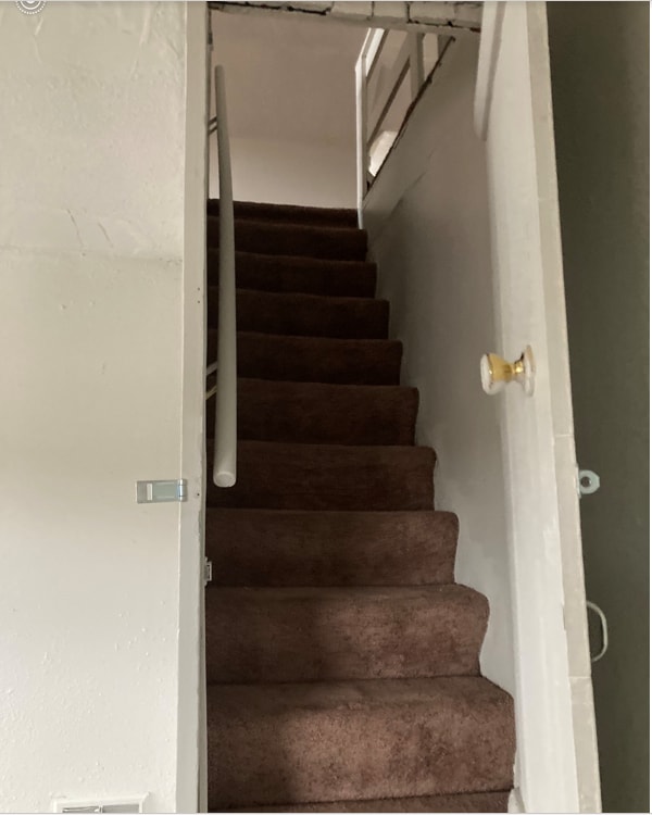 Escaleras al BR2 - 112 22nd St Unidad 112 #2 22nd Street