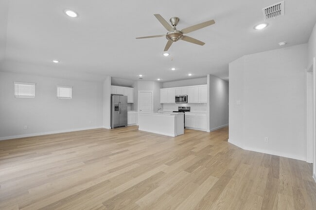 Photo - 350 Arcane St