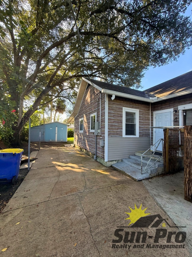 Photo - 136 W Pine Bluff St