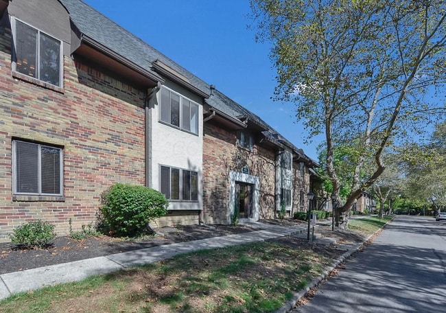 Photo - 652 Olde Towne Ave