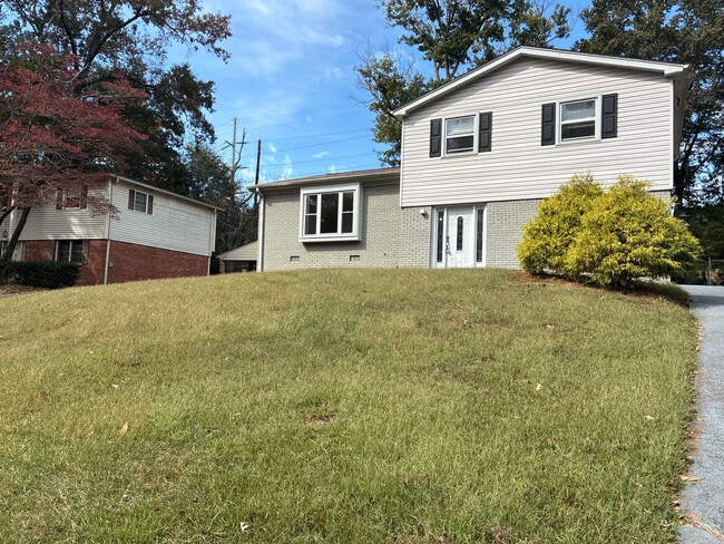 Photo - Room in House on Trafalgar Way