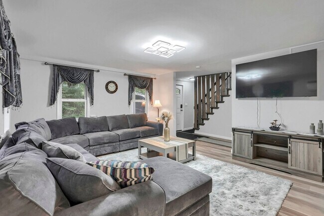 763 Rte 9W Unit SI ID1466556P