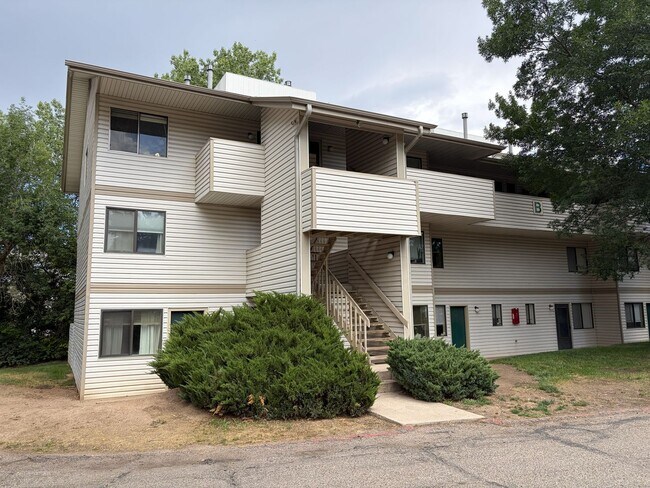 Building Photo - 1705 Heatheridge Rd