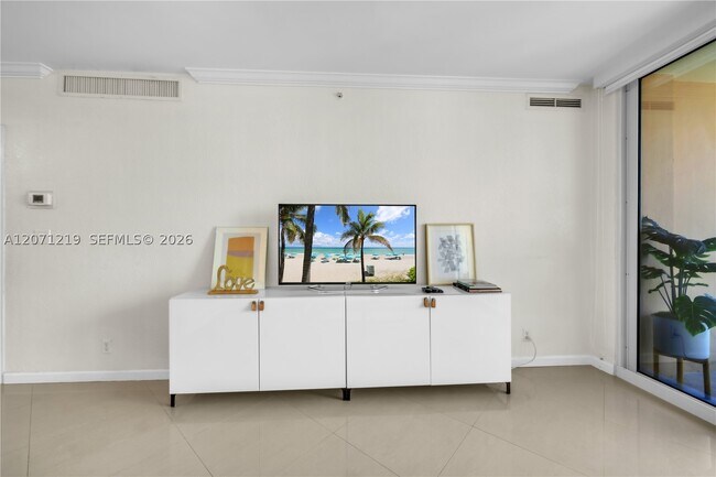 2501 S Ocean Dr Unit 1430(AVAILBLE NOW)