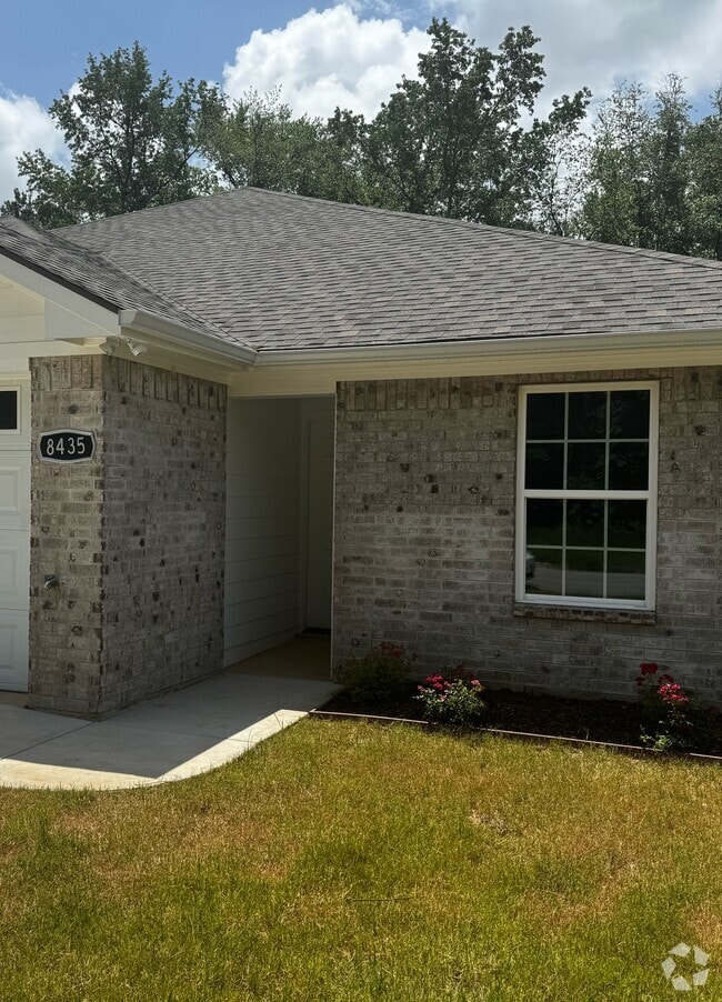Building Photo - 8435 Garrett Dr Rental