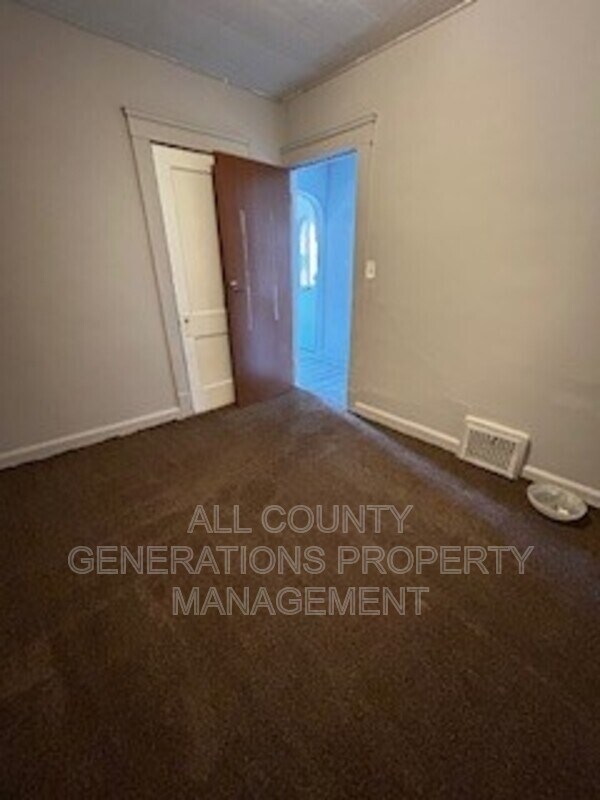 Photo - 1011 E 140th St