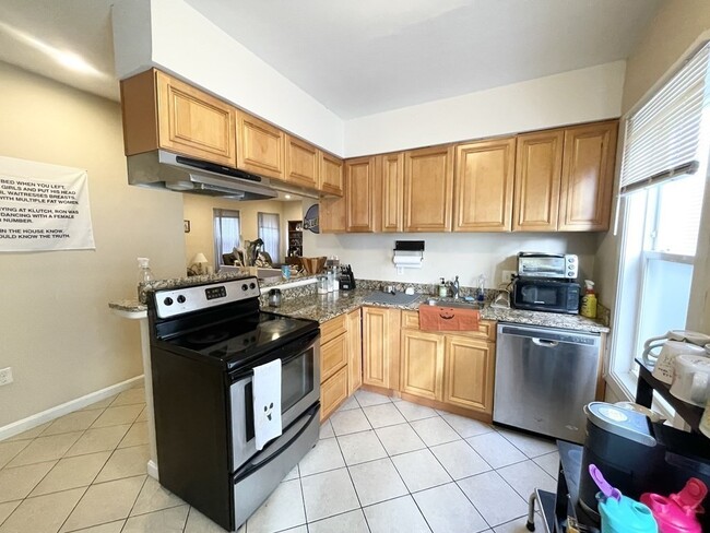 Photo - 25 Sudan St Apartments Unit uni2 3-bed 1-bath