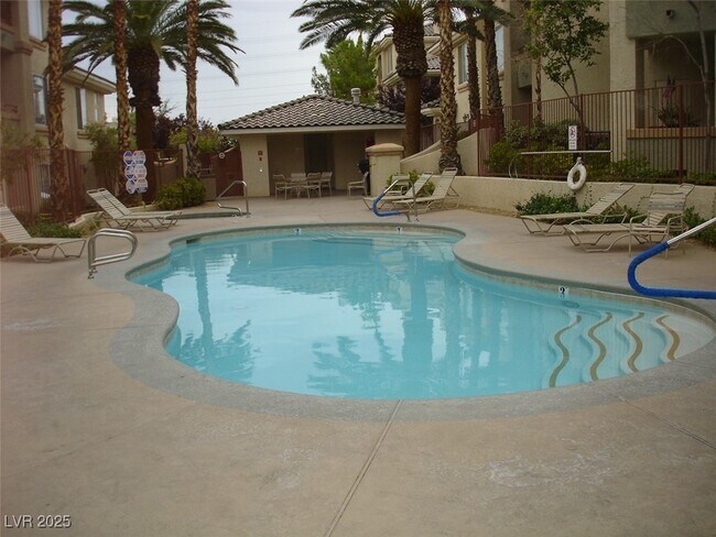 Photo - 7139 S Durango Dr Unidad 305