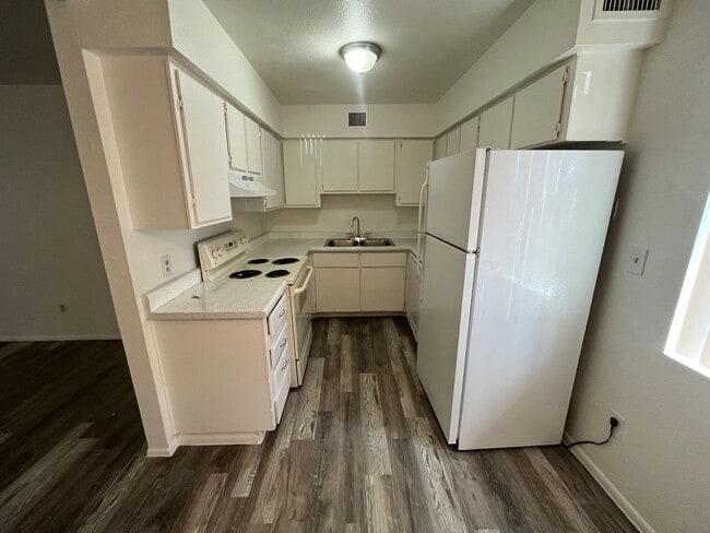 Building Photo - 10219 N 12th Ave Unit 03