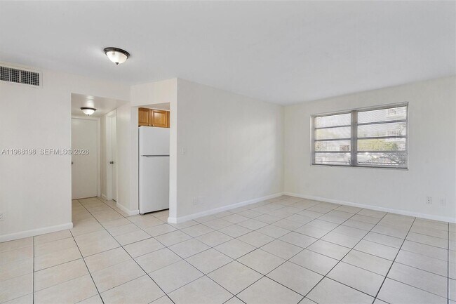 Building Photo - 1715 N 16th Ave Unit 101