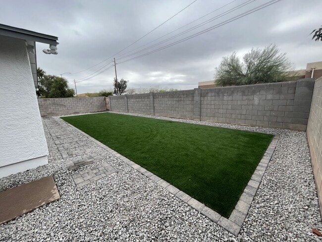 Building Photo - 2912 E Roeser Rd Unit 1