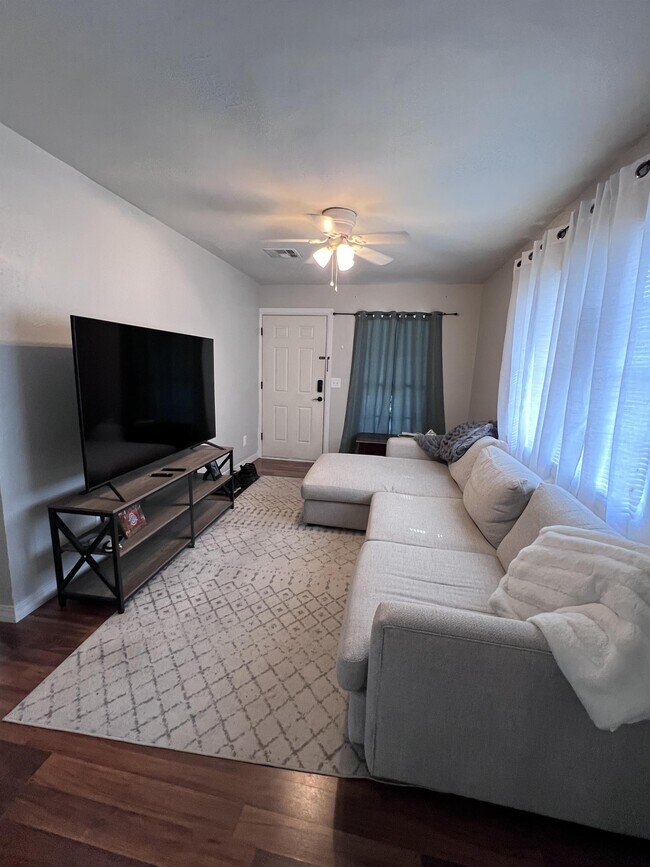 Photo - 515 E Main St