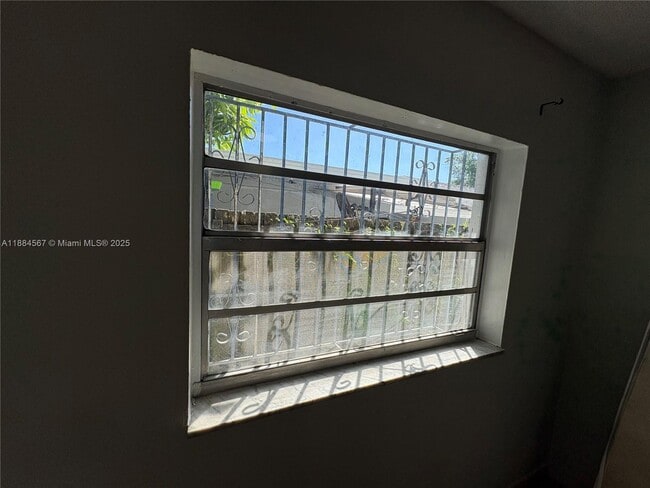 Photo - 2395 NW 4th St Unidad 1