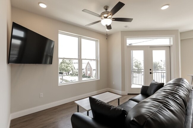 Photo - 301 W. University Ave