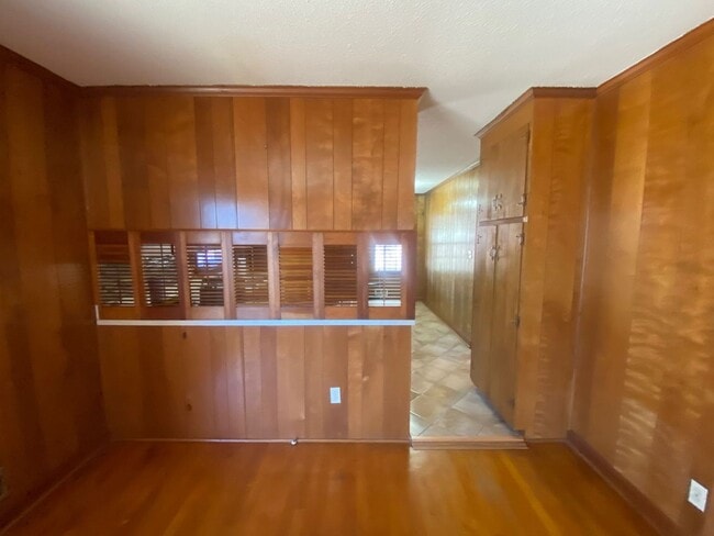 Photo - 1011 Veterans Rd