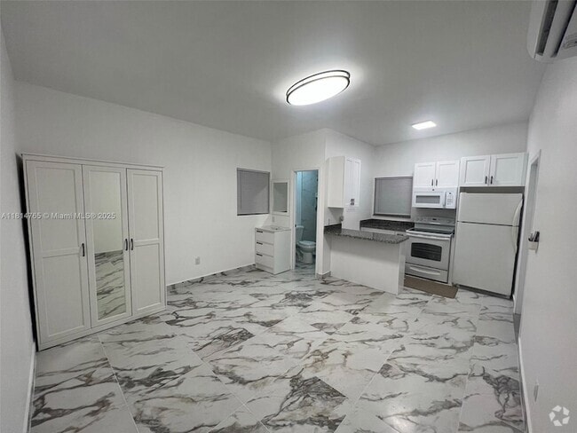 Building Photo - 1720 NW 180th Terrace Unit Back Rental