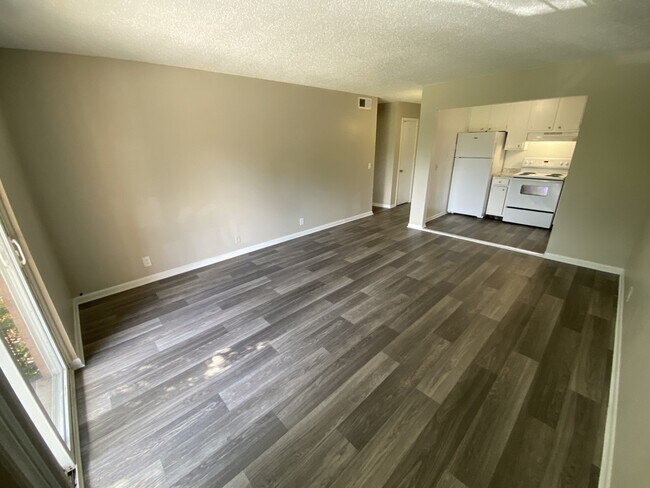 Photo - 1005 Hickory Hill Ln Unidad B102