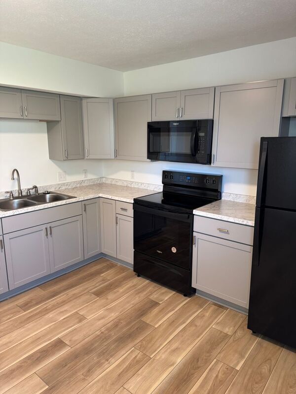 Photo - 615 E Bain St