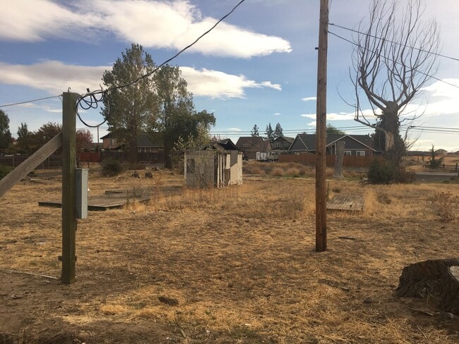 Photo - Country Living - 1 Bedroom / 1 Bath Home in Redmond