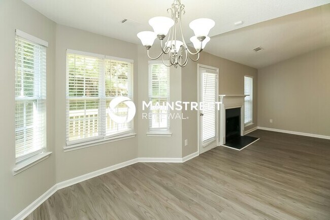 Photo - 3 Bedroom Pet-Friendly Home in Atlanta, GA with Main Street Renewal