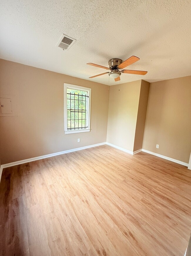 Photo - 931 Calvin Rd