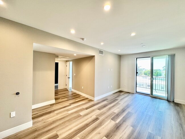 Photo - 11155 Huston St Unidad 306