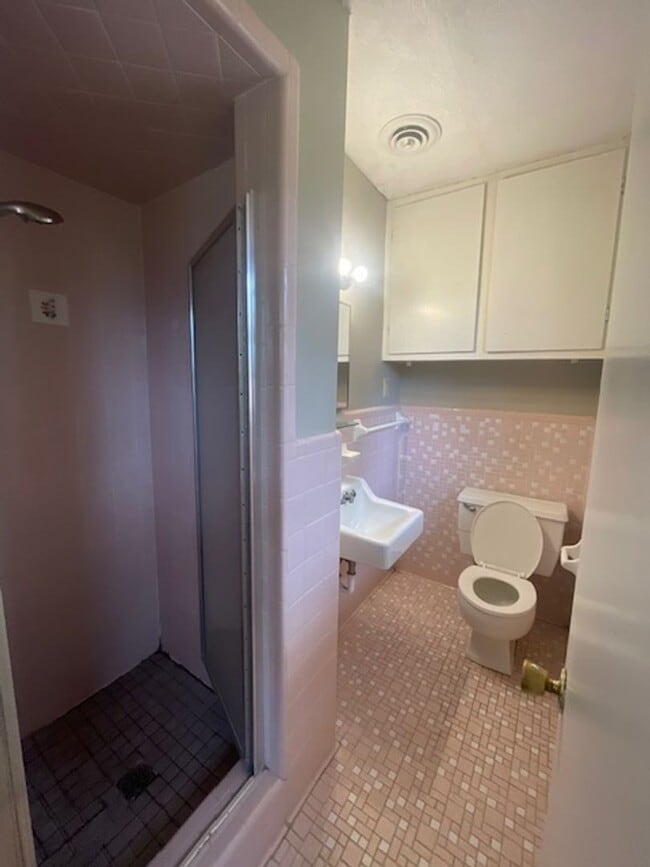 Photo - Renovated 3 Bedroom 2 Bath Home for Rent with 2 Car Garage!