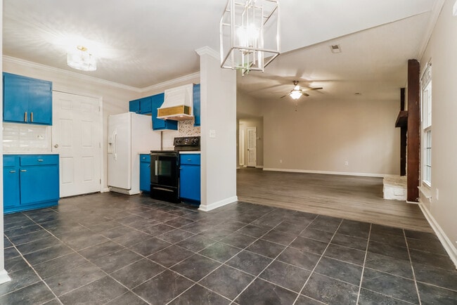 Photo - 98 Peppertree Ln