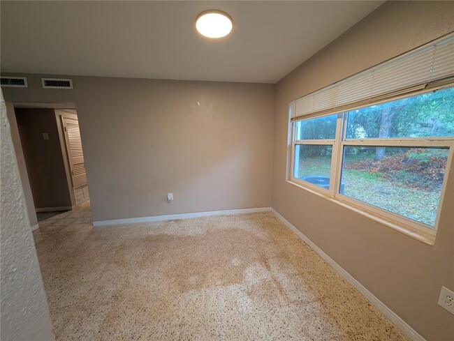 Photo - 208 Oakwood Dr