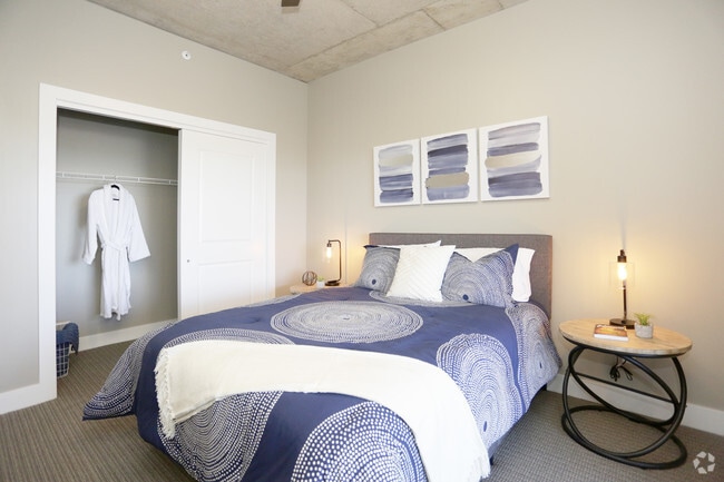 1 BR, 1 BA - 793 SF - The Exchange