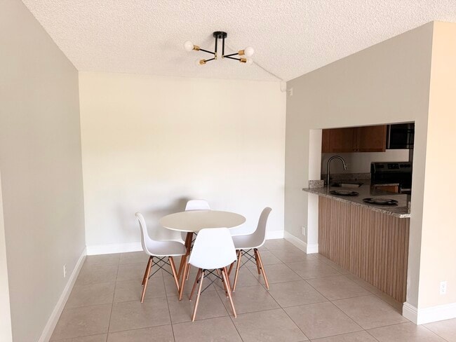 Building Photo - 3606 Alder Dr Unit B2