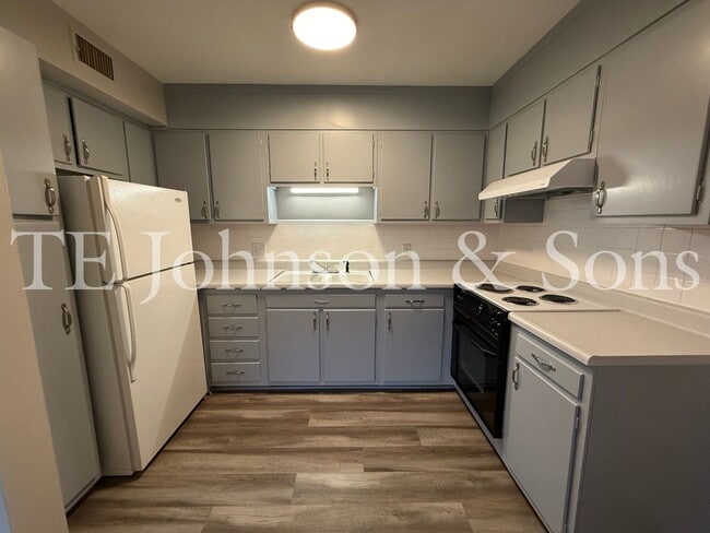 Photo - 2 Bedroom Salem View Apartment! Unit 2001 S Main 103