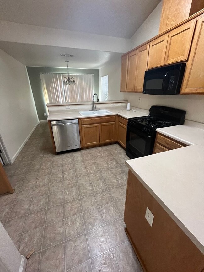 Building Photo - 3-Bedroom, 2-Bathroom Home for Rent –Close to Parks – Spacious Living