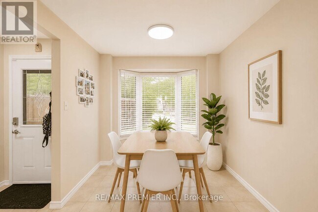 Photo - 476 Kingscourt Dr