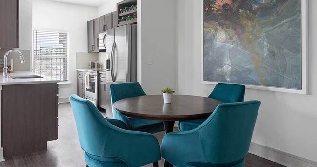 Photo - Now Offering Up to 8 Weeks Free Rent! Unidad CYCR