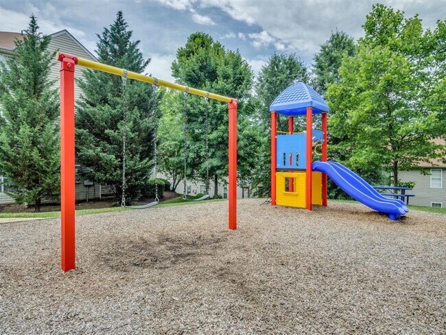 Photo - Woodburn Apartments