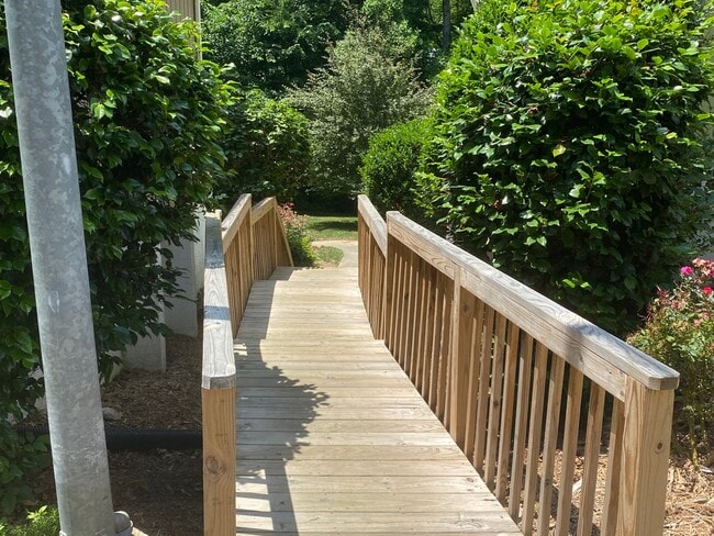 Photo - 7122 Longstreet Dr Unit C