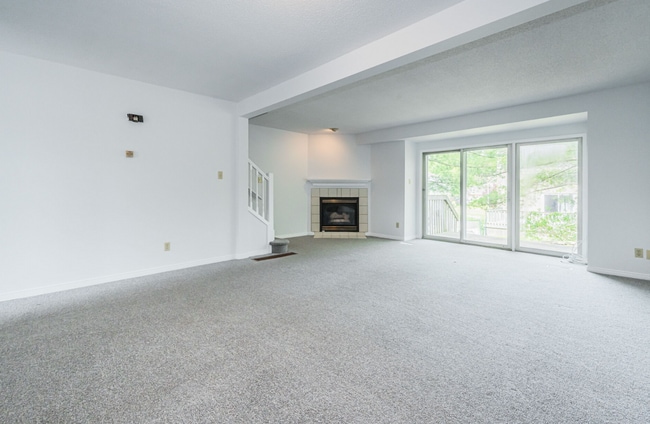 Photo - 250 Keats Way