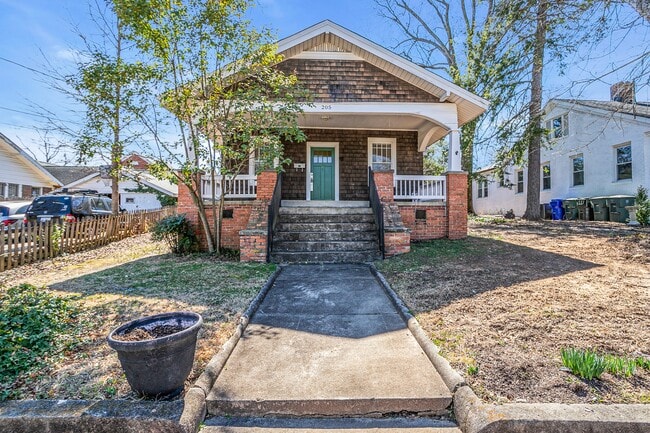 Photo - 205 Croft St