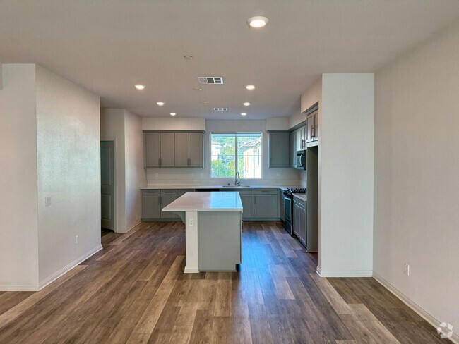 Building Photo - 4 bedroom townhome in Camarillo’s Springvi...