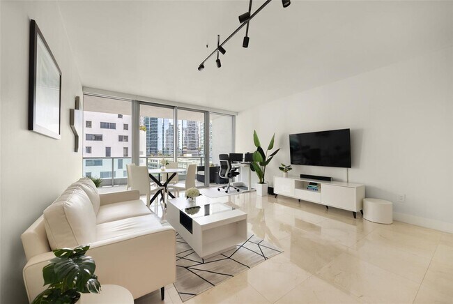 Building Photo - 1331 Brickell Bay Dr Unit 904