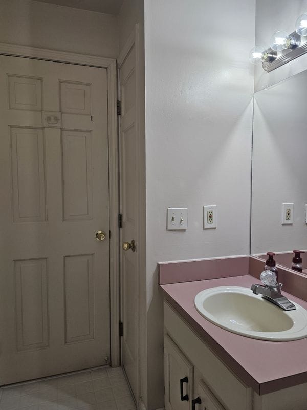 Photo - 29936 Utica Rd