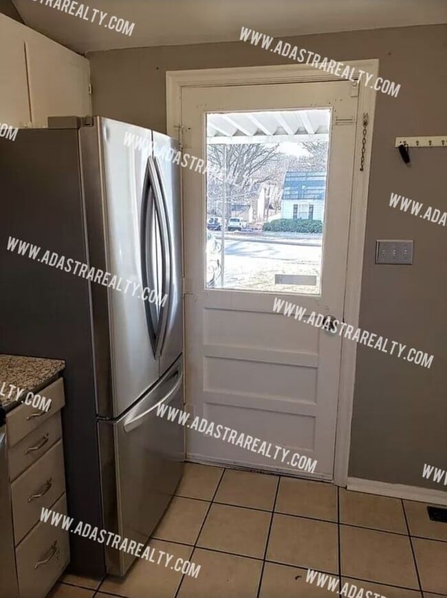 Photo - GORGEOUS 3 Bed 2 Bath House in Merriam-Ava...