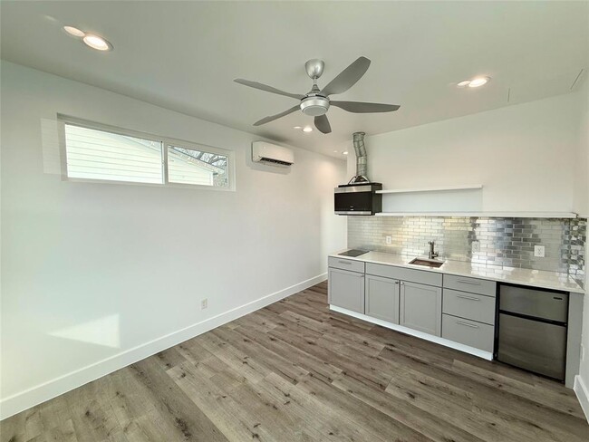 Photo - 3919 E 16th St