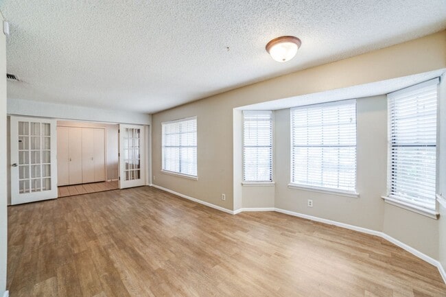 Photo - Thousand Oaks neighborhood! Over 1800 sqft!