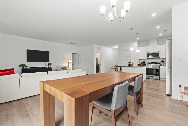 Photo - 101 Enfield Dr