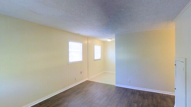 Photo - 1020 Meadowbrook Blvd